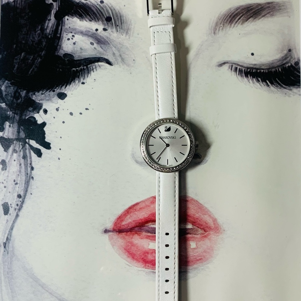 Elegant Swarovski Crystal White Women's Watch - Picture 2 of 4